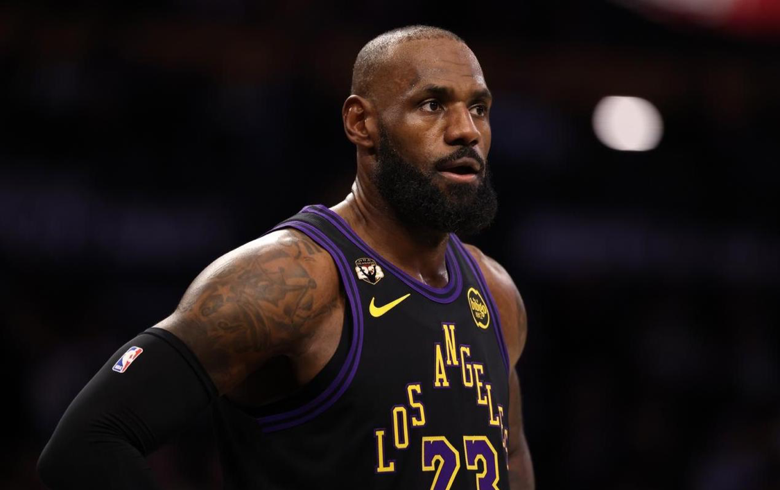 博彩评测-名记不懂球？同意球迷说詹姆斯换巴特勒不错！跟库里还能争冠！